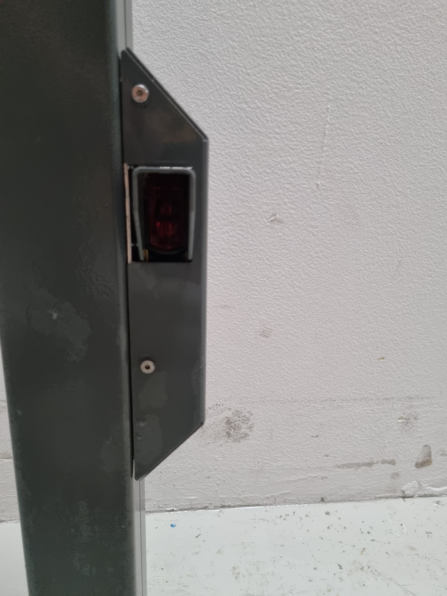 Magnetic Auflagepfosten gebraucht mit Lichtschrankengehäuse