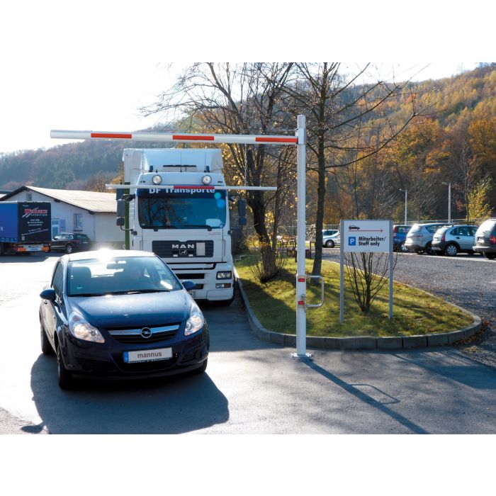 Drehbarer Höhenbegrenzer bis 6,0 m Durchfahrtshöhe: 2,8 m.